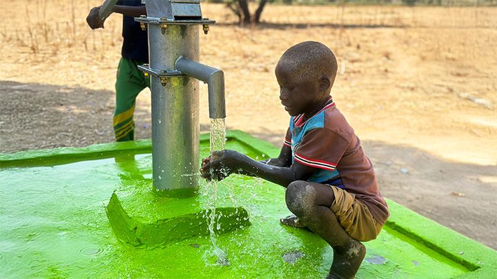 Afrika Tulumba Su Kuyusu Tam Kuyu