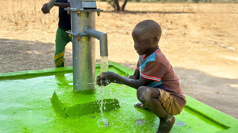 Afrika Tulumba Su Kuyusu Tam Kuyu